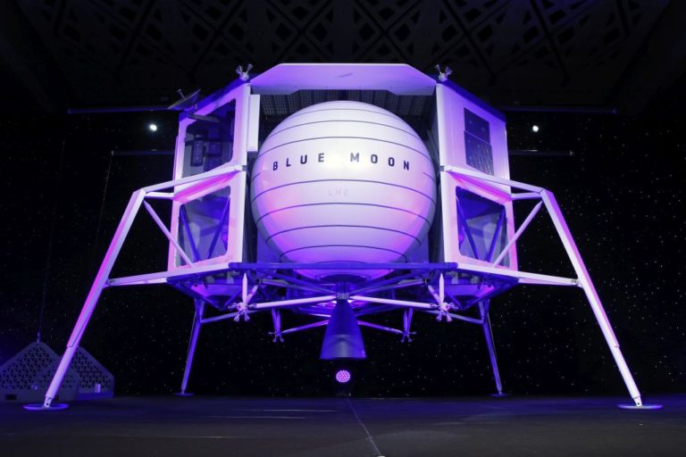 Ο Τζεφ Μπέζος παρουσίασε τα σχέδιά του για την αποστολή ανθρώπων στη Σελήνη ως το 2024