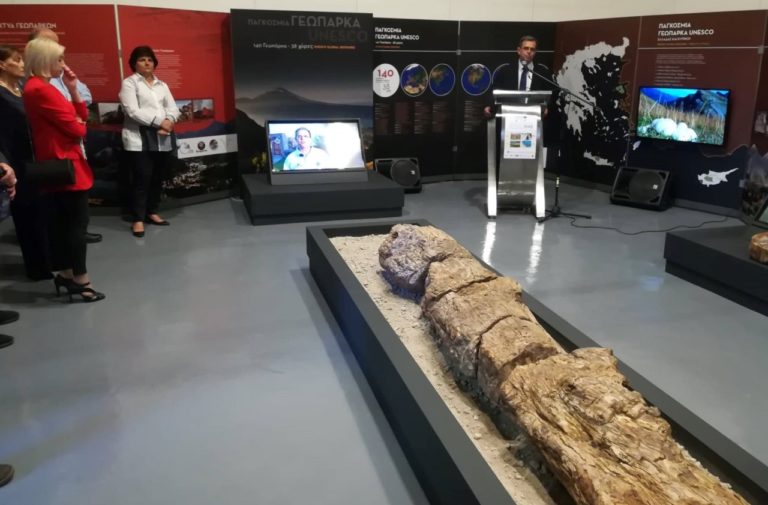 Στην Κύπρο η έκθεση “Μνήμες Γαίας”