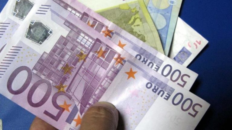Της απέσπασε 7.000 ευρώ με το πρόσχημα των αναδρομικών!