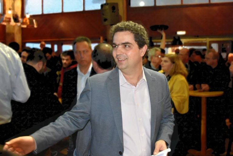 Κώστας Τριαντάφυλλος: “η Χίος πρέπει να αλλάξει γενιά με τη ματιά στο αύριο”, συνέντευξη στην ΕΡΑ