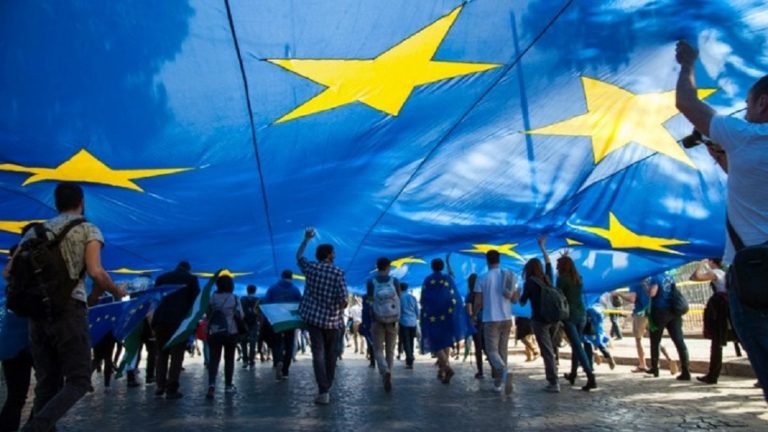 Ευρωεκλογές: Έκλεισαν οι κάλπες σε επτά κράτη μέλη-Τι διακυβεύεται (video)