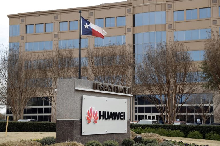 Tη Huawei ετοιμάζεται να αποκλείσει ο Τραμπ από την Αμερικανική αγορά