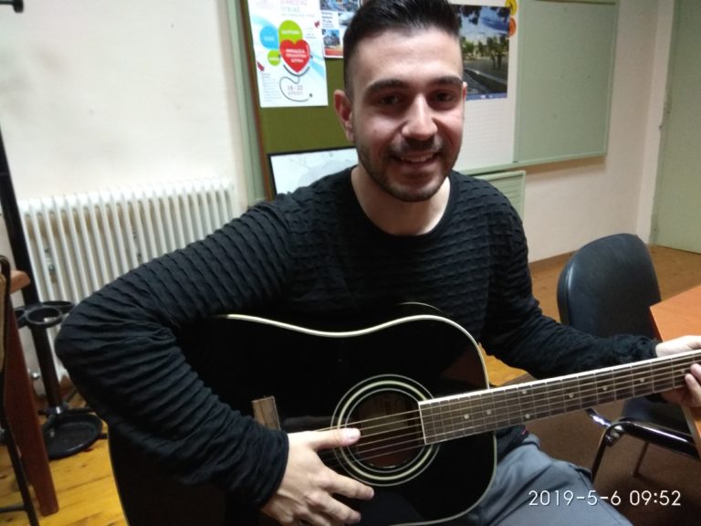 Κομοτηνή:Συνεχίζει με αγάπη για τη μουσική και το τραγούδι γιατί είναι  “Ζήτημα ζωής”
