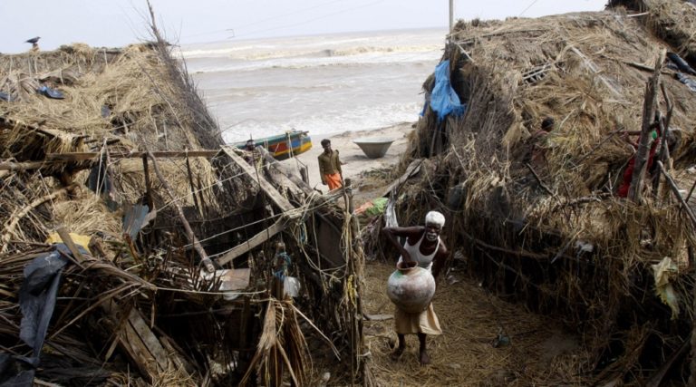 Ο κυκλώνας Φάνι «ξεσπιτώνει» 800 χιλ. από τις ανατολικές ακτές της Ινδίας  