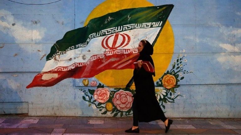 Η κυβέρνηση του Ιράν απειλεί να απελάσει τον Βρετανό πρεσβευτή στην Τεχεράνη