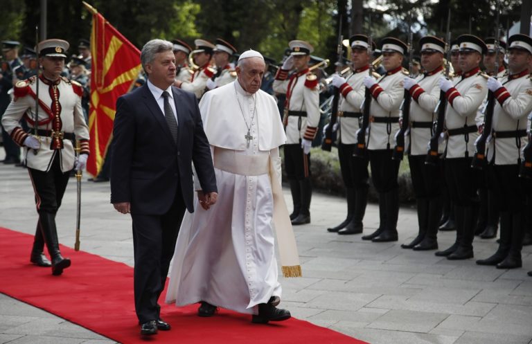 Στην πόλη των Σκοπίων έφτασε ο Πάπας Φραγκίσκος  