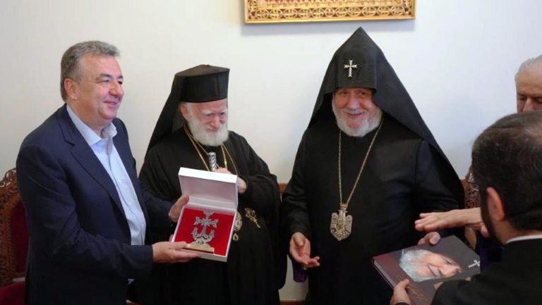 Τίμησαν Αρχιεπίσκοπο και Περιφερειάρχη