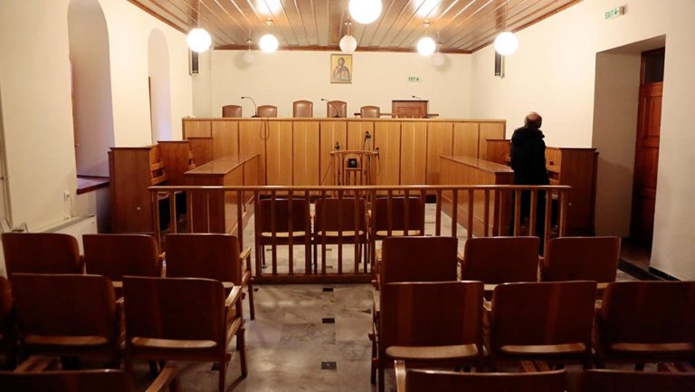Στα δικαστήρια Κ. Βελόπουλος – Θ. Νασίκας για την έδρα στη Λάρισα (video)