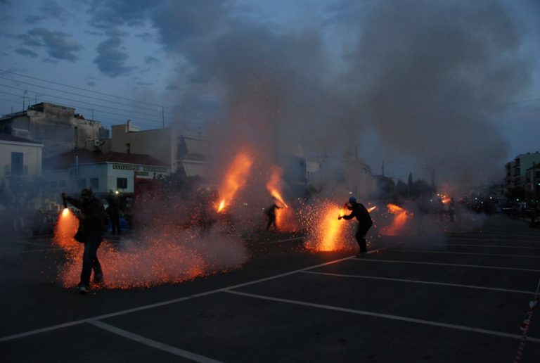 Καλαμάτα: Σήμερα η δίκη για την τραγωδία του φετινού “σαϊτοπόλεμου”