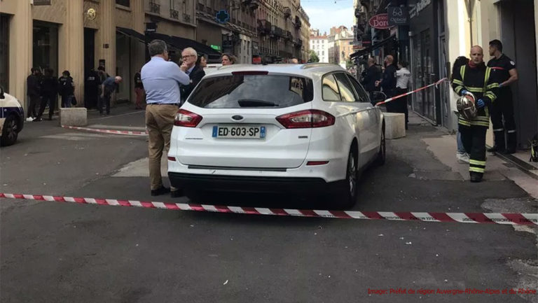 Γαλλία: Ελαφρά τραυματίες από βομβιστική επίθεση σε κεντρικό πεζόδρομο της Λυόν