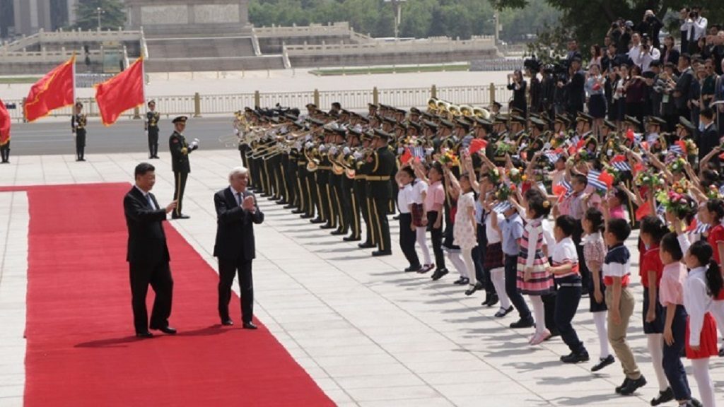 Πεκίνο: Θερμή υποδοχή στον Προκόπη Παυλόπουλο από τον Σι Τζιπίνγκ