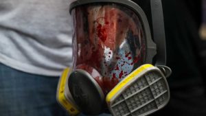 Βενεζουέλα: Τουλάχιστον μία γυναίκα νεκρή στις διαδηλώσεις-Βαθαίνει η πολιτική κρίση (video)