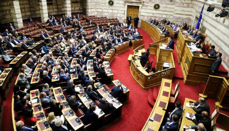 Βουλή: Αντιπαράθεση Αχτσιόγλου-Βρούτση για το θέμα της επταήμερης εργασίας