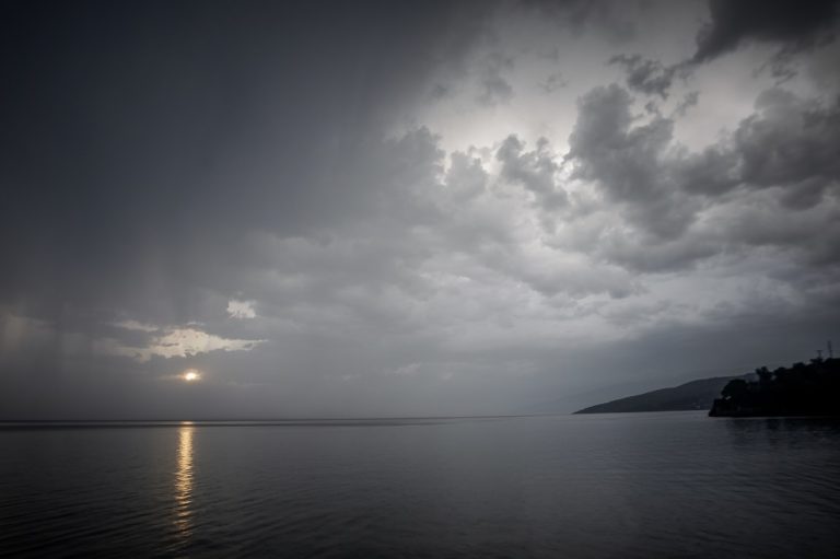 Ισχυρές καταιγίδες από το Ιόνιο μέχρι την Αττική