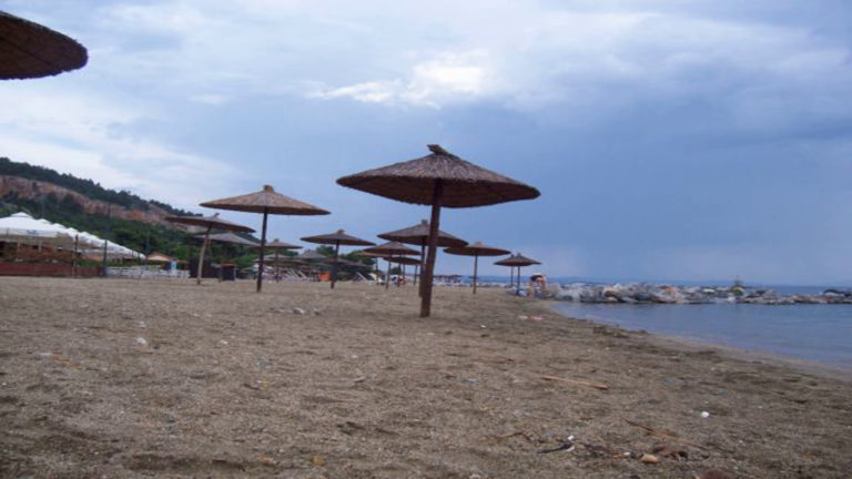 Καθαρισμός ακτής και βυθού στην παραλία Αναύρου