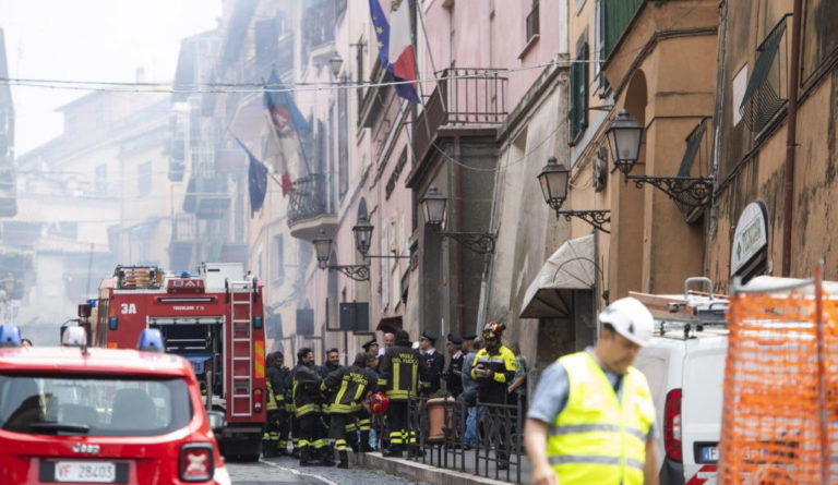 Δέκα τραυματίες από έκρηξη φυσικού αερίου σε πόλη κοντά στη Ρώμη