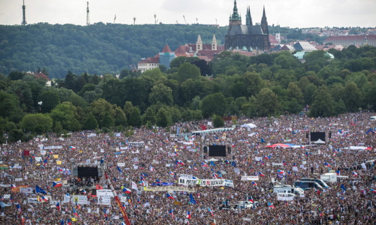 Τσεχία: Ο πρωθυπουργός Μπάμπις απορεί γιατί οι διαδηλωτές είναι δυσαρεστημένοι