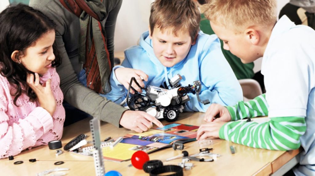 Ρέθυμνο: Μαθήματα ρομπτοτικής στους μαθητές στα Ανώγεια