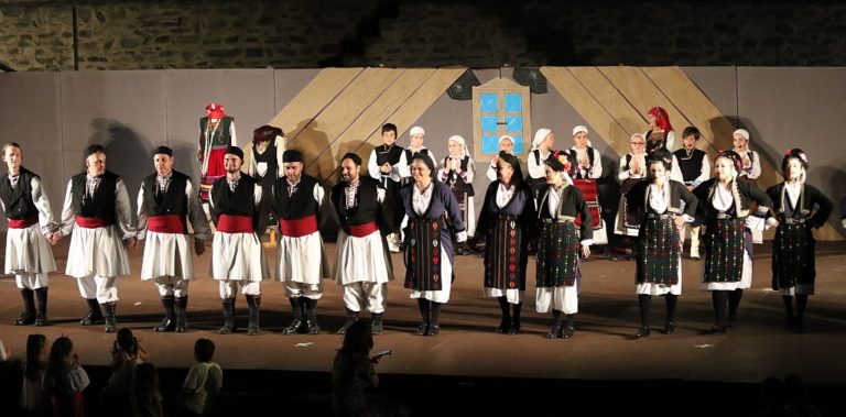 Καβάλα: Η ετήσια μουσικοχορευτική παράσταση του Λυκείου Ελληνίδων