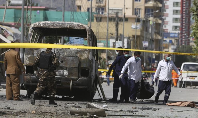 Βόμβα σε λεωφορείο σκοτώνει τουλάχιστον πέντε στην Καμπούλ