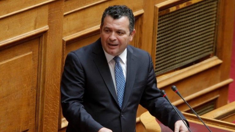 Χρ. Μπουκώρος: Διώχνουν δουλειές από το λιμάνι του Βόλου!