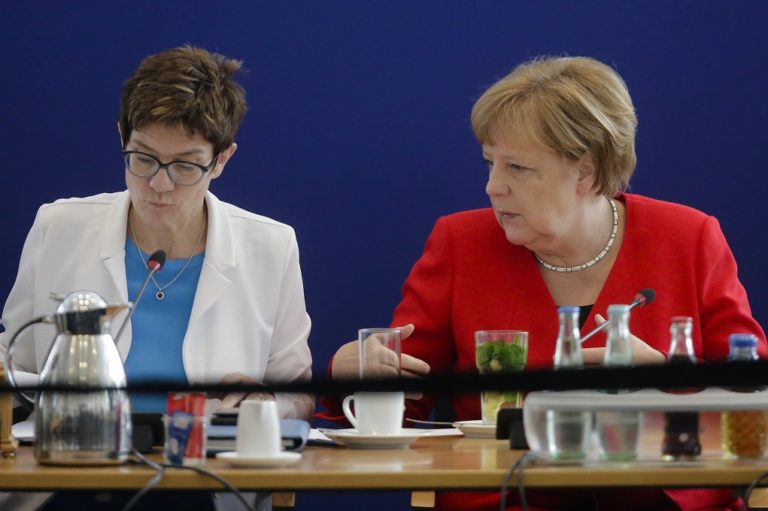 Τα αποτελέσματα των ευρωεκλογών αποτιμούν τα βυθιζόμενα κόμματα της γερμανικής κυβέρνησης