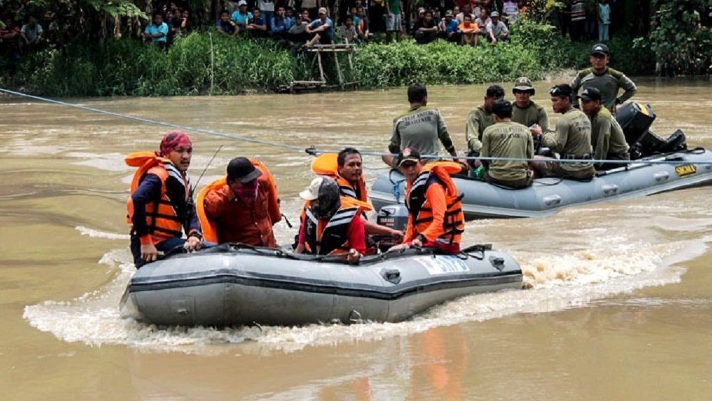 Ινδονησία: 15 νεκροί, 3 αγνοούμενοι από ναυάγιο πορθμείου ανοικτά της Ιάβας
