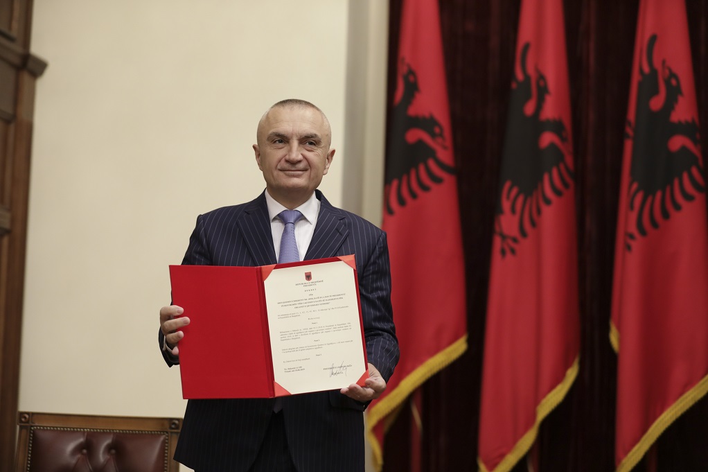 Σύγκληση της βουλής για καθαίρεση του Αλβανού προέδρου
