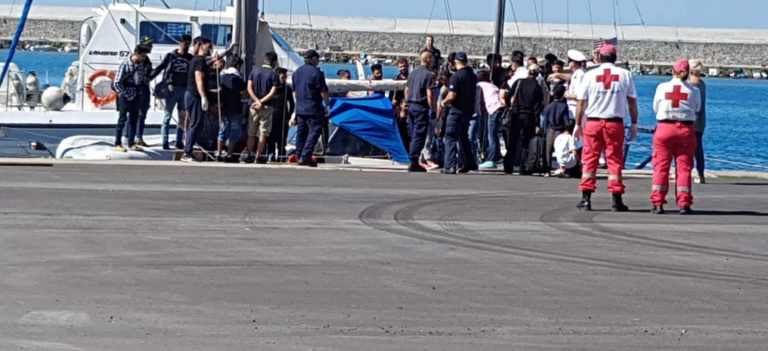 Καλαμάτα: Φιλοξενούνται στο λιμάνι οι 77 μετανάστες που διασώθηκαν