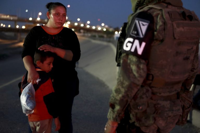 Το Μεξικό δεν θα συλλαμβάνει τους μετανάστες που διασχίζουν τα σύνορα με τις ΗΠΑ