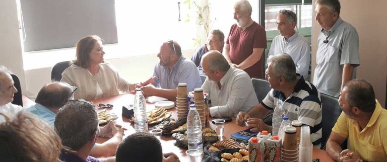 Συναντήσεις Ν. Μπακογιάννη με σωματεία και ιδιοκτήτες ταξί