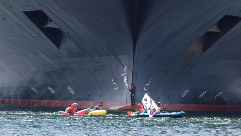 Γερμανία: Ακτιβιστές εμπόδισαν τον απόπλου κρουαζιερόπλοιου