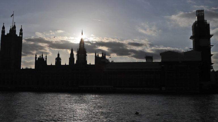 Έληξε ο συναγερμός για πυρκαγιά στο βρετανικό κοινοβούλιο