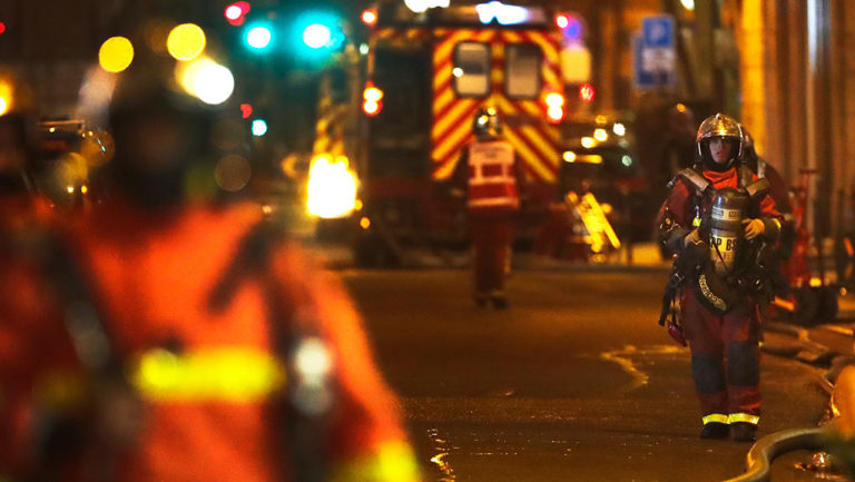 Γαλλία: Τρεις νεκροί από πυρκαγιά σε εξαώροφο κτίριο στο κέντρο του Παρισιού