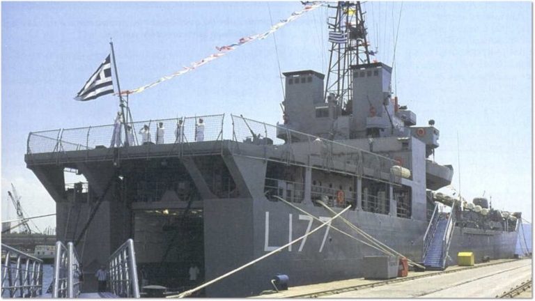 Δύο ελληνικά αρματαγωγά πλοία στο λιμάνι του Βόλου