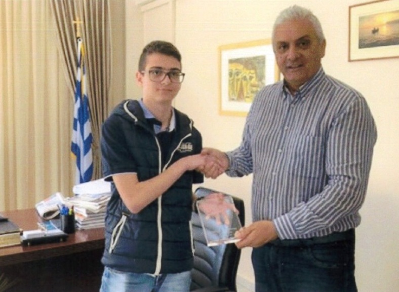 Πρωτιά σε λογοτεχνικό διαγωνισμό για μαθητή του Γυμνασίου Μακρυχωρίου