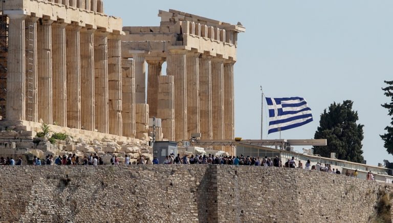 Με γιατρό και νοσηλευτές στο εξής η Ακρόπολη (video)