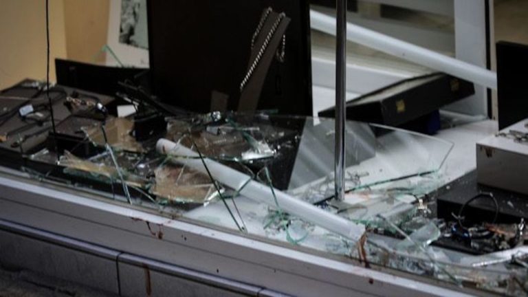 Έξι συνολικά οι δράστες της κλοπής του κοσμηματοπωλείου στον Αλμυρό