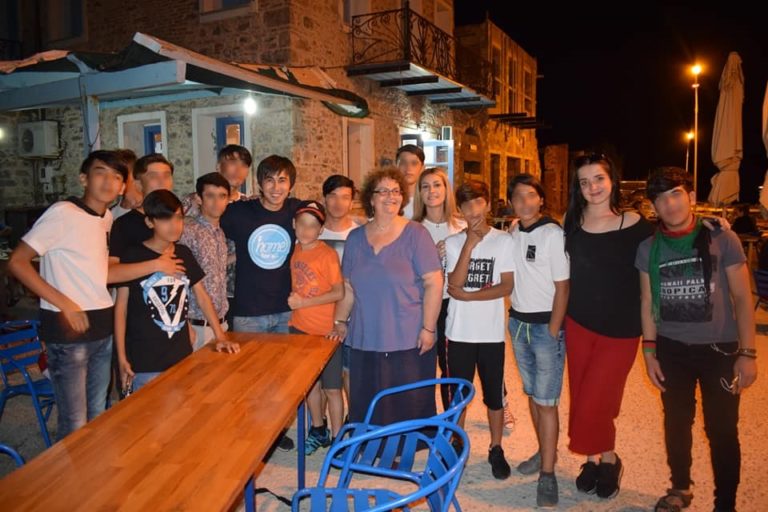 Ο Ζαχίρ κοντά στους ανήλικους πρόσφυγες της Λέσβου