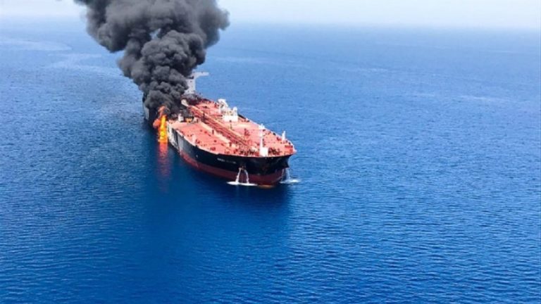 Σρι Λάνκα: Κατασβέστηκε η πυρκαγιά που είχε ξεσπάσει στο δεξαμενόπλοιο New Diamond