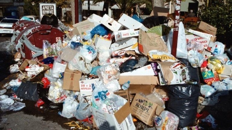 Σκουπίδια παντού στο Πόρτο Ράφτη- Λύση εντός 20ημέρου υπόσχεται ο δήμος (video)
