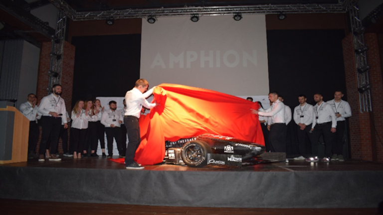 Έτοιμη η Centaurus racing team του Π.Θ. για τους παγκόσμιους διαγωνισμούς Formula student