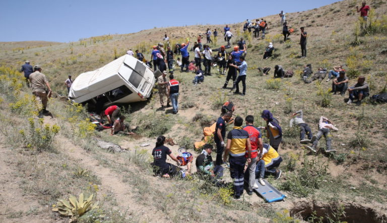 Τουρκία: Δεκάδες νεκροί σε τροχαίο με minibus που μετέφερε μετανάστες