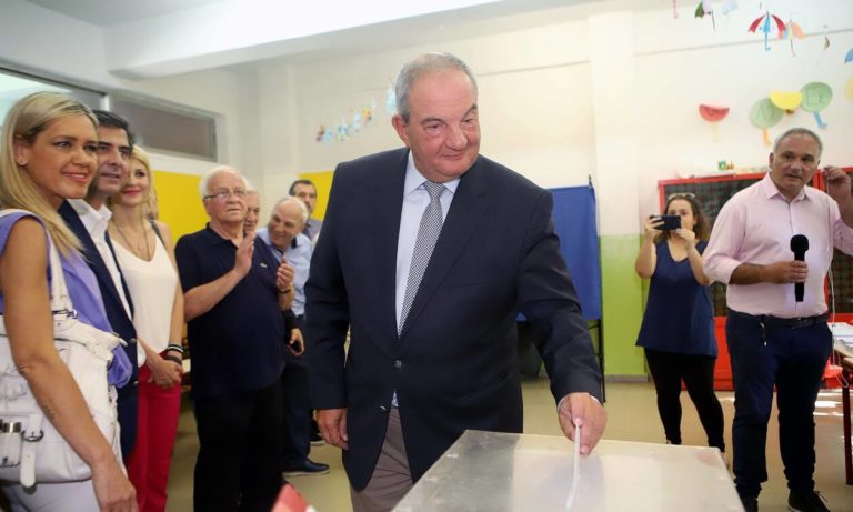 Το εκλογικό του δικαίωμα άσκησε ο πρώην πρωθυπουργός Κ. Καραμανλής