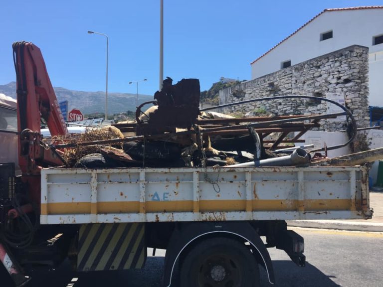 Με επιτυχία στέφθηκε ο καθαρισμός του βυθού στο λιμάνι Ευδήλου Ικαρίας