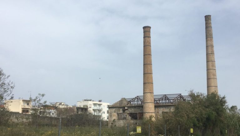 Όρθια τα φουγάρα της βιομηχανικής ανάπτυξης των Χανίων