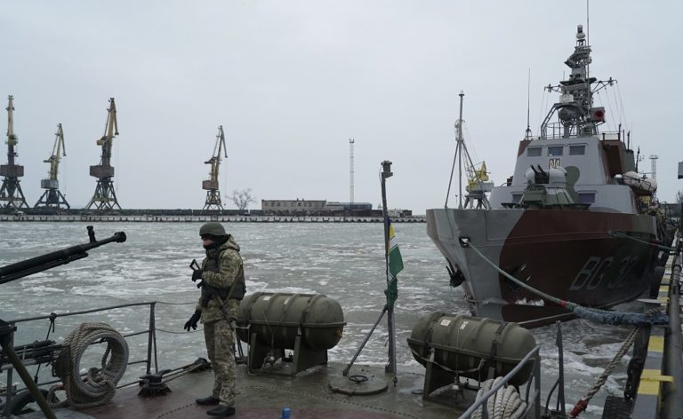 Ουκρανία: Κατάσχεση ρωσικού δεξαμενόπλοιου σε λιμάνι της Οδησσού (video)