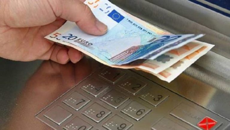 Από Δευτέρα ως και 3€ οι χρεώσεις για αναλήψεις από ΑΤΜ άλλων τραπεζών