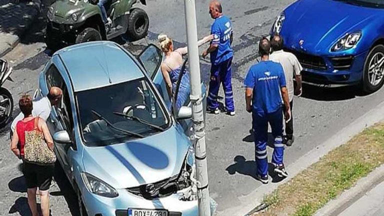 Ελαφρά τραυματίστηκε άνδρας όταν το Ι.Χ. του έπεσε σε κολόνα φωτισμού