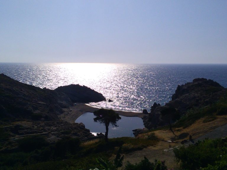 Μειώθηκε σε έκταση η παραλία του Να Ικαρίας